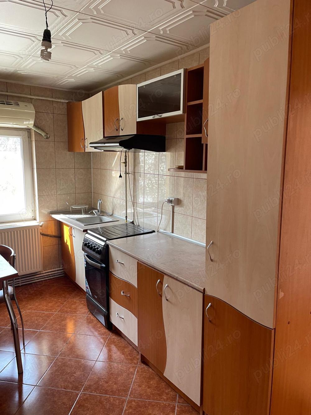 Închiriez apartament 