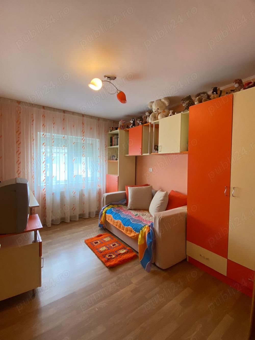 Vând apartament cu 3 camere în Tecuci, complet mobilat