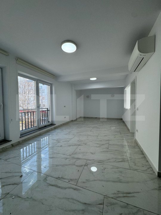 Apartament 3 camere, 100 mp, etaj intermediar, bloc nou, zona Zamca