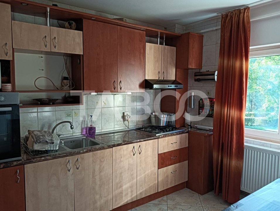 Apartament 2 camere etaj intermediar cu loc de parcare si boxa