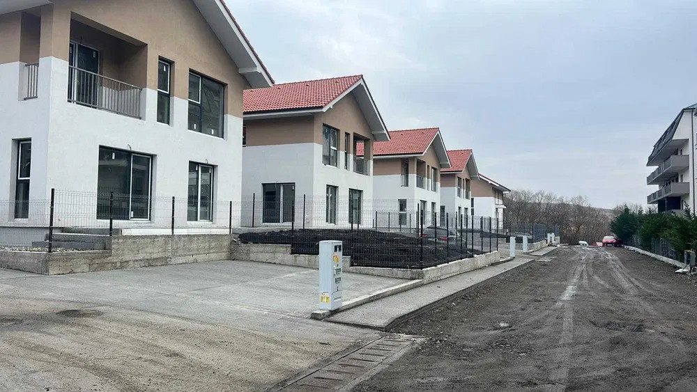 Duplex 4 dormitoare, într-un complex privat – Valea Chintăului