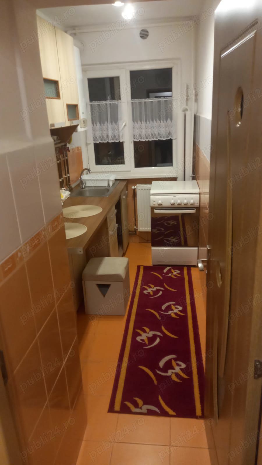 Proprietar, închiriez apartament 2 camere, zona Spitalul Județean, centrală proprie