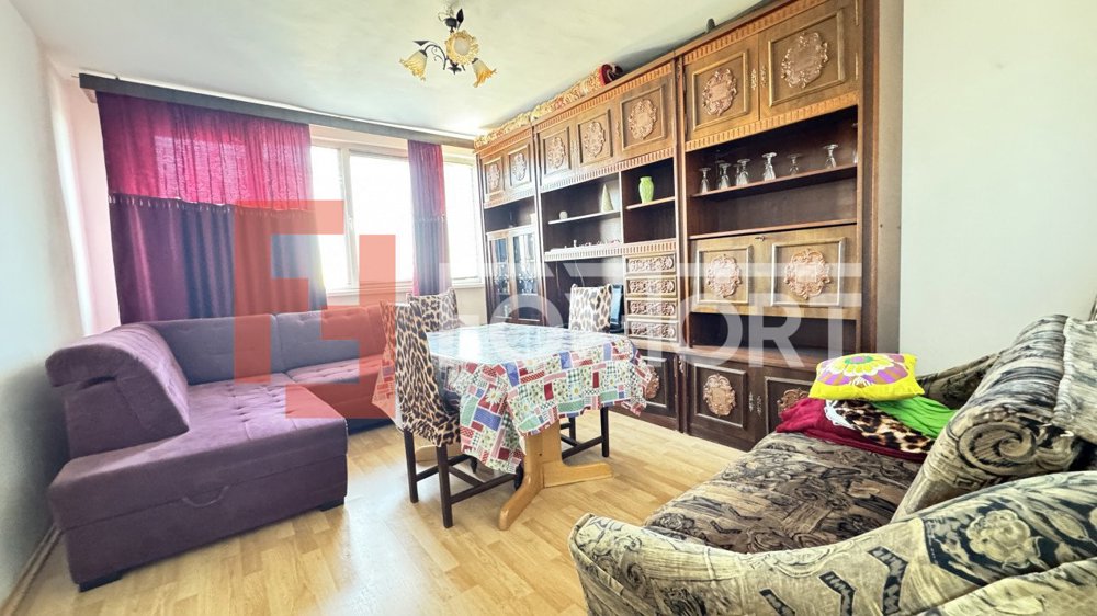 Apartament cu 3 camere decomandat - zona Dambovita