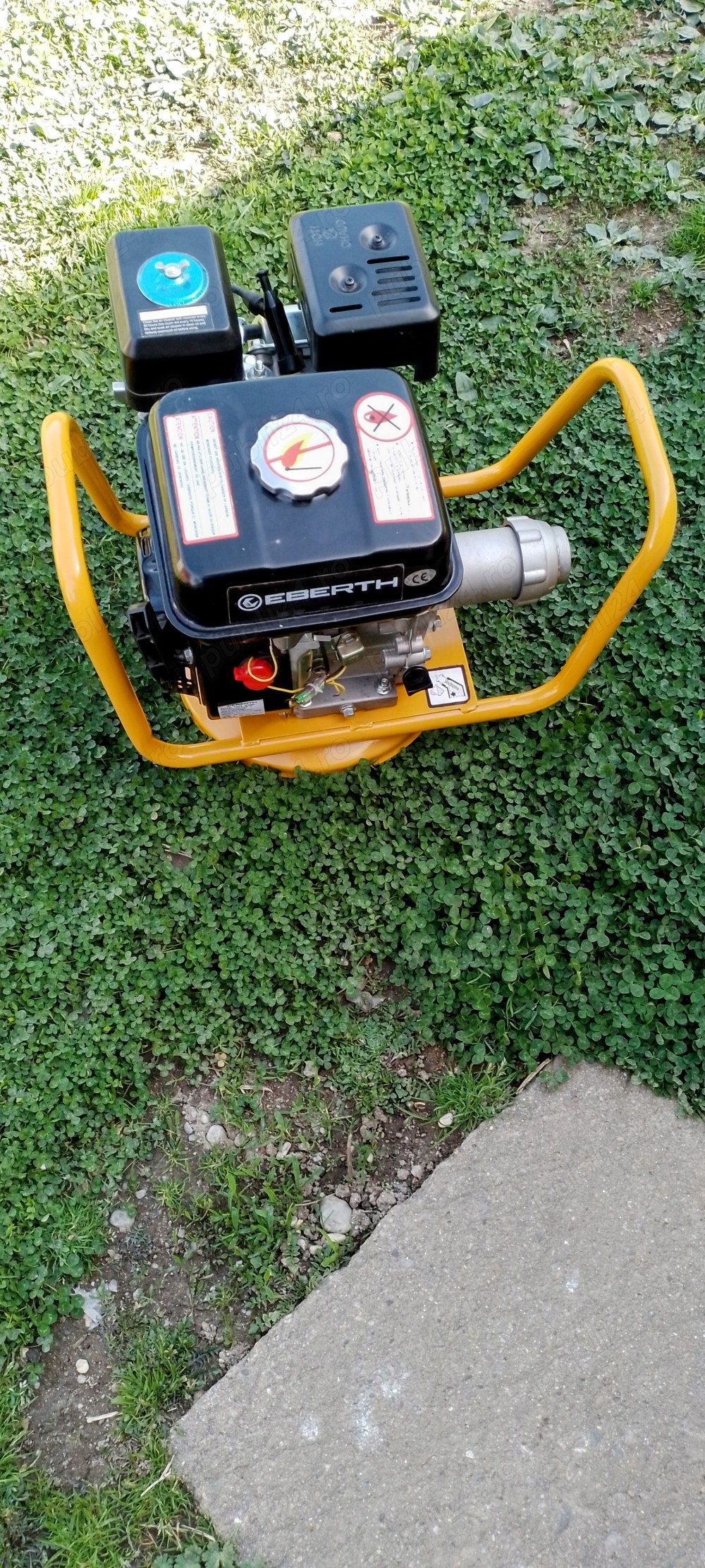 Vibrator betoane pe benzină