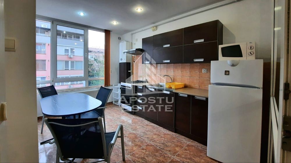 Apartament cu 2 camere de inchiriat 300 euro la Ared zona UTA