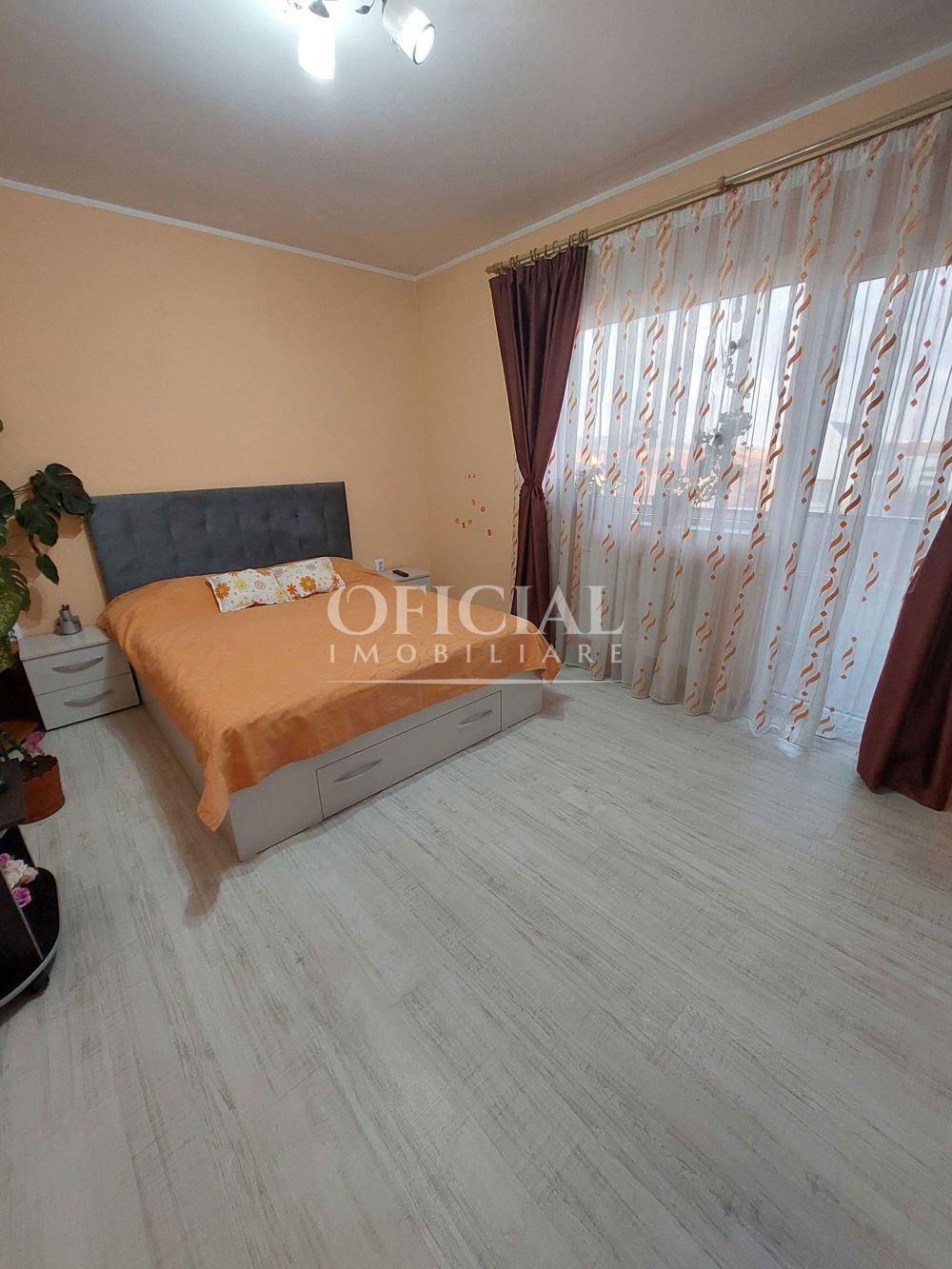 Apartament 3 camere | Parcare | AC | Zona Prof. Ioan Rus | Floresti