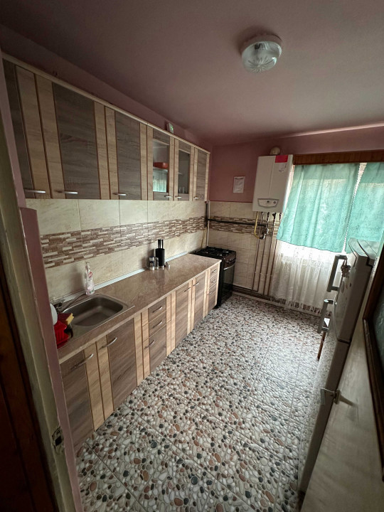 Apartament 3 camere in zona Calea Floresti