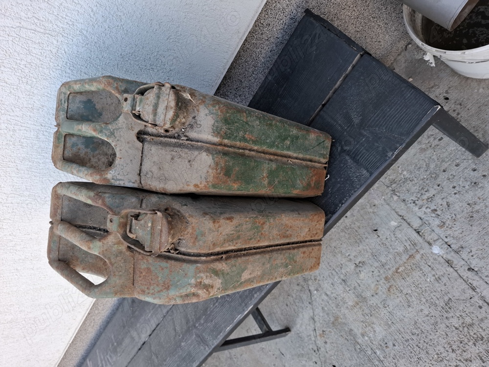 Canistre combustibil retro