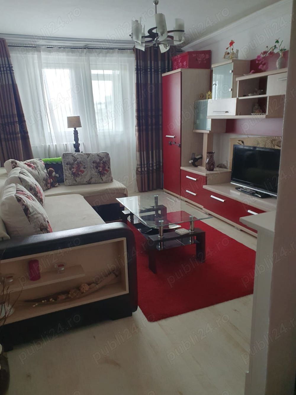 Inchiriez apartament