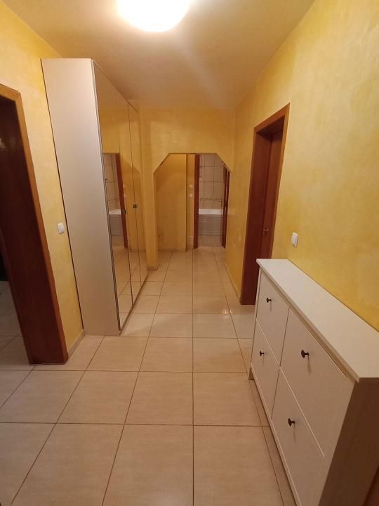 Inchiriez apartament 3 camere, zona Decebal