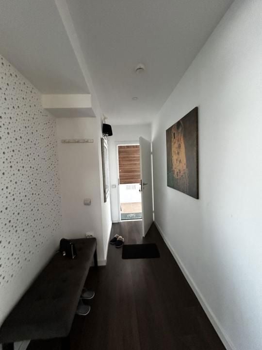 Inchiriez apartament 2 camere, zona Unirii, semicomandat, centrala proprie