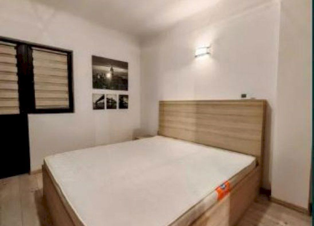 Inchiriez apartament 2 camere, zona Calarasi-Piata Muncii, decom.