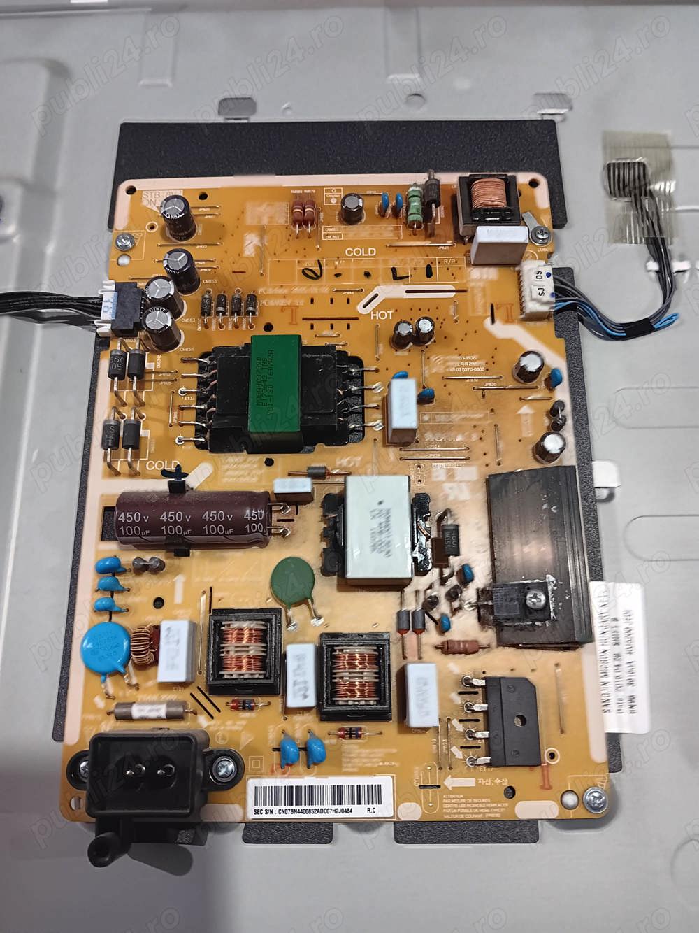 Dezmembrez tv Samsung UE40J5200 