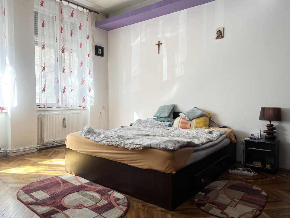 Apartament 4 camere, 120mp utili, cladire istorica, parter   - Central