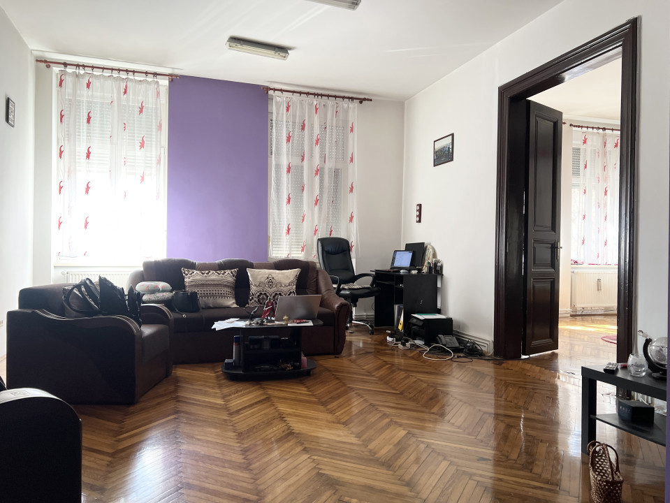 Apartament 5 camere, 120mp utili, cladire istorica, parter - Central