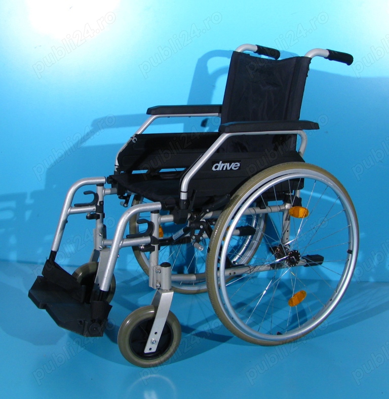 Scaun cu rotile din aluminiu Drive   latime sezut 42 cm