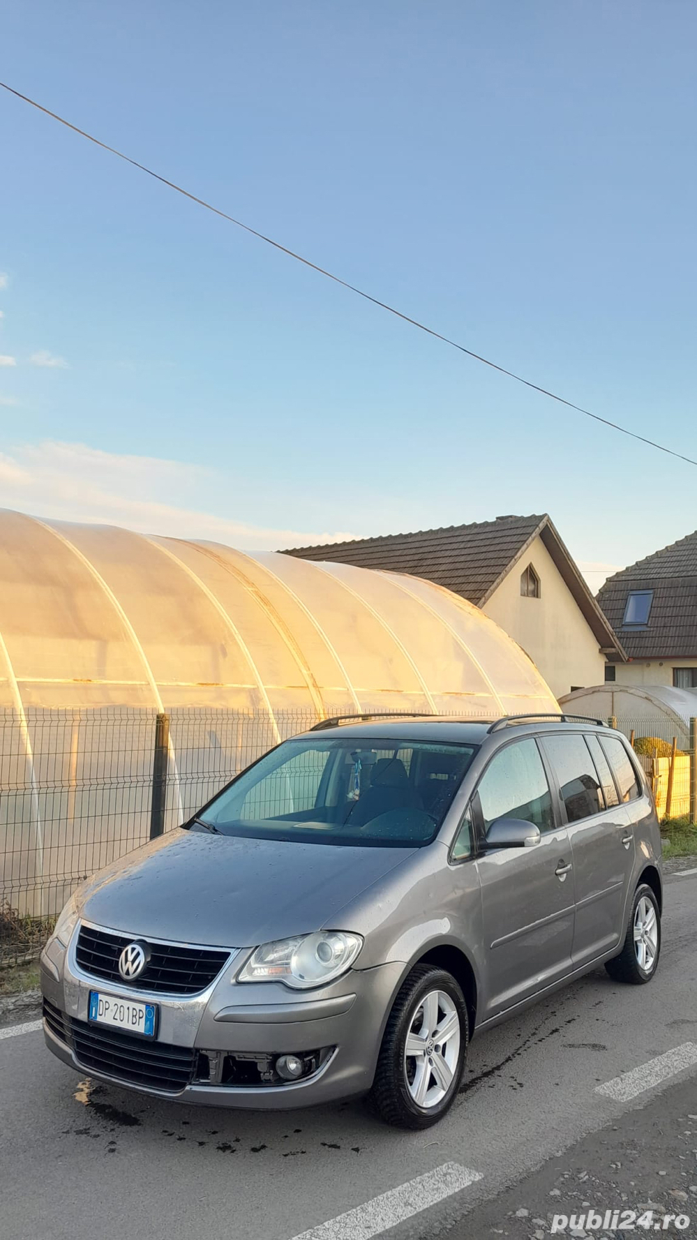 dezmembrez vw turan 2.0 benzina motor cutie capota faruri bara fata spate haion alternator usa aripa