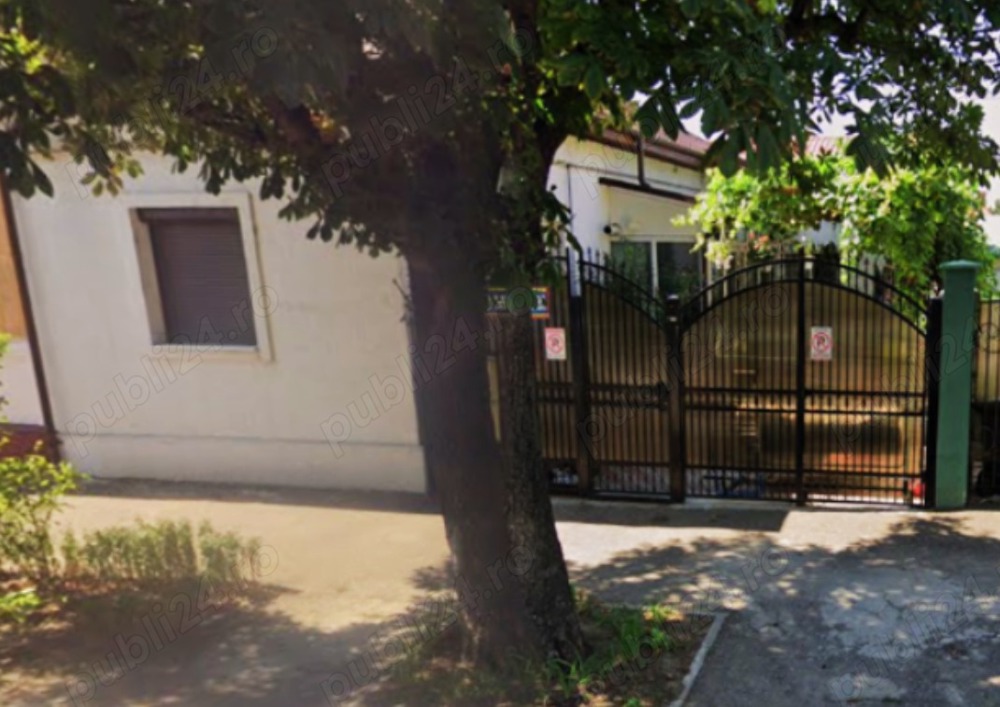 Vind casa pe pământ renovata