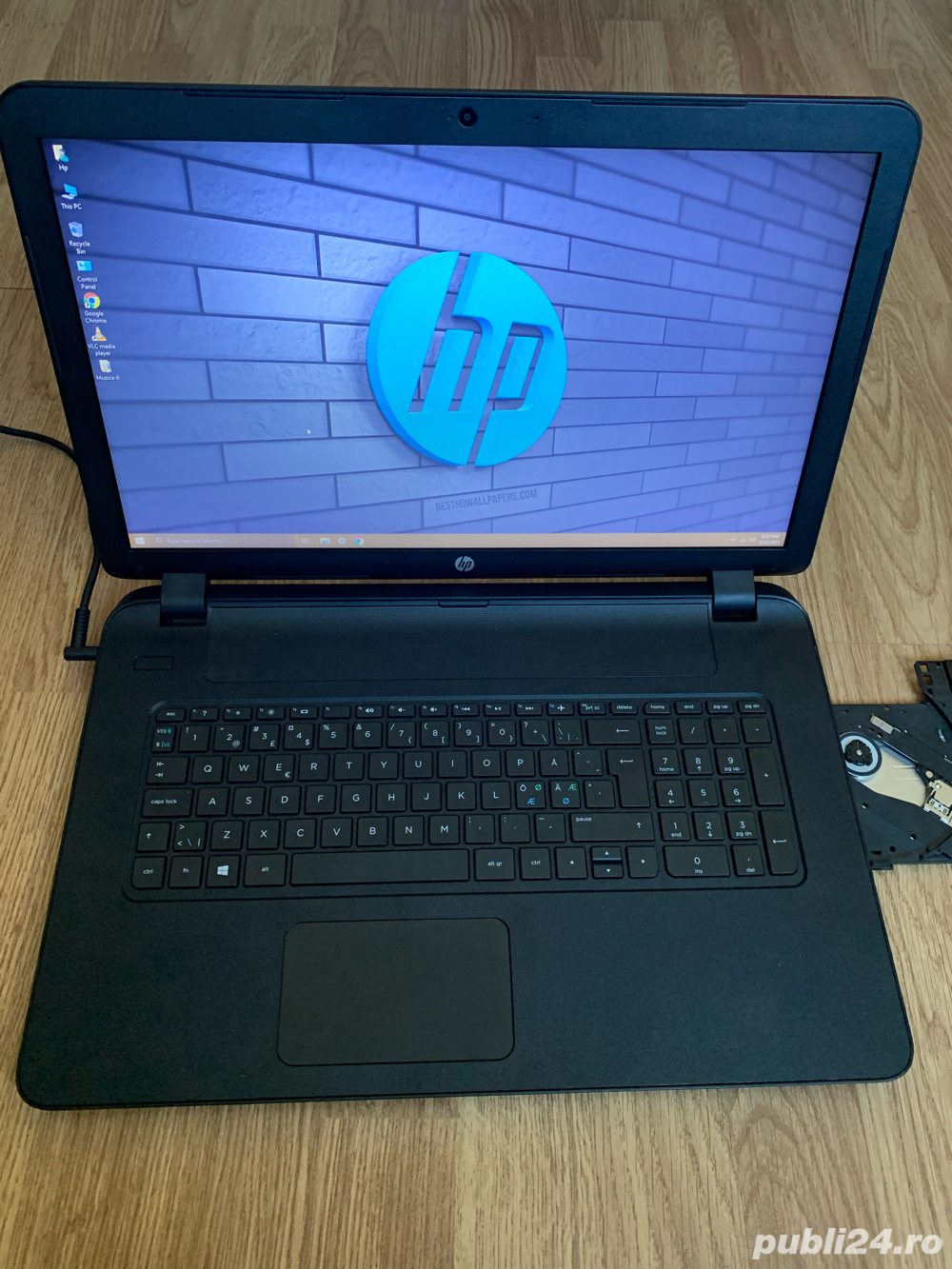 Laptop HP Slim Display mare 17,3 inch Led,Windows,6gb ram ddr3,SSD 130gb memorie 