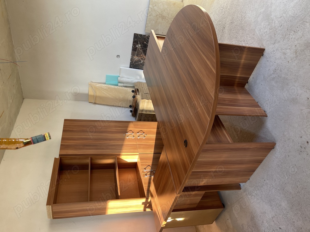 Mobilier de birou stare foarte bună.