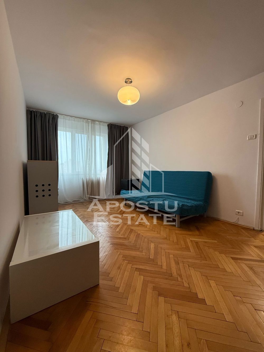 Apartament cu 3 camere. decomandat, zona Circumvalatiunii