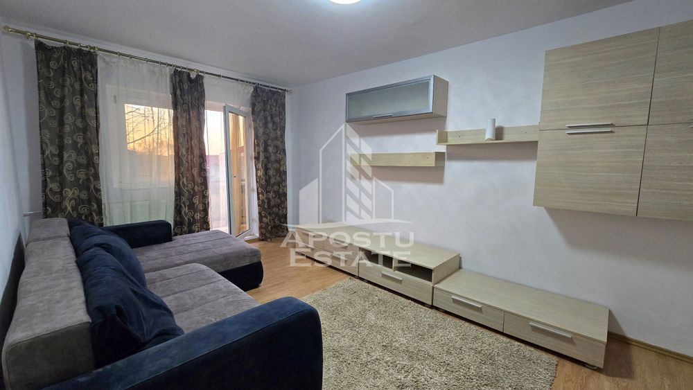 Apartament cu 3 camere, decomandat, zona Lipovei