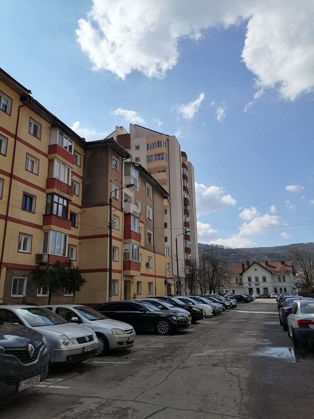 Apartament 3 camere, etaj 3, decomandat, Resita