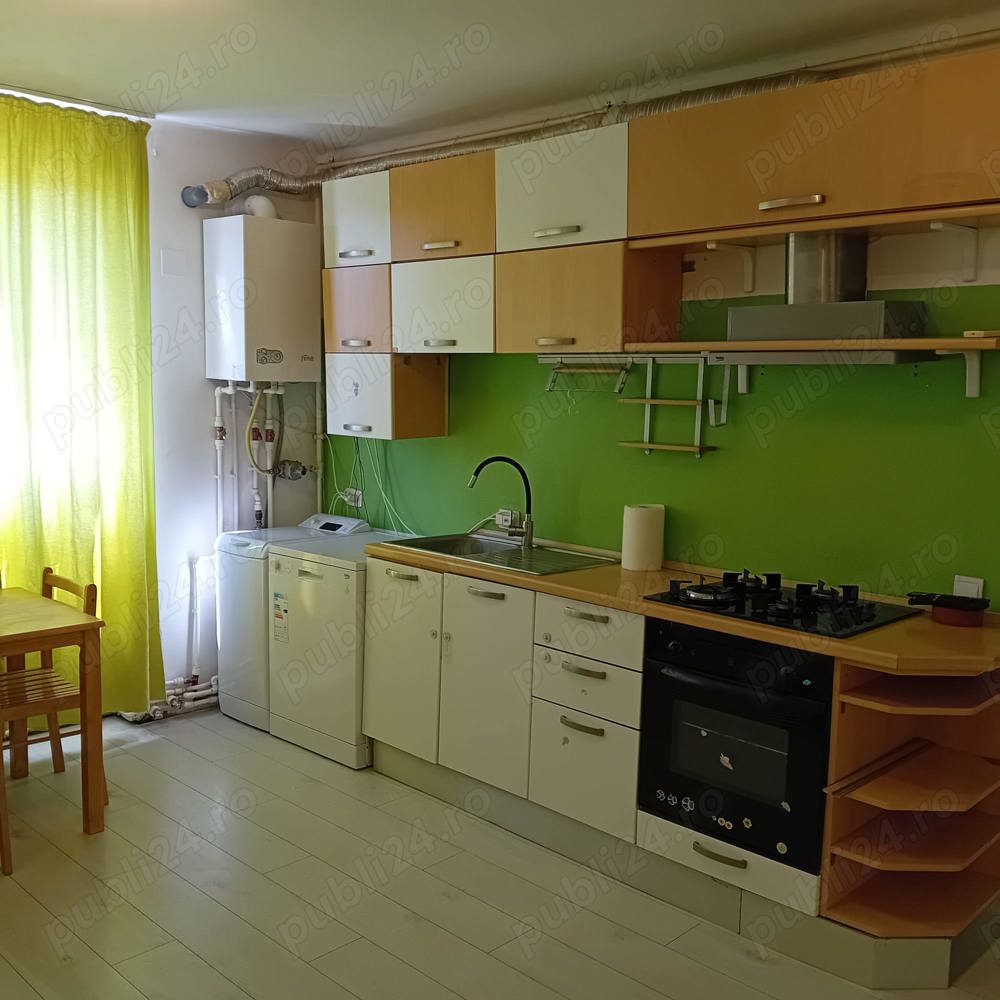 Închiriez apartament cu 3 camere în zona Bălcescu 