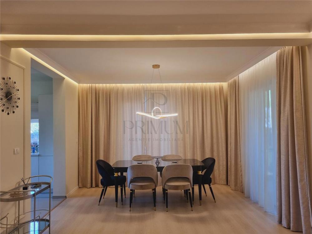 Triplex pe colt cu 2 fronturi stradale – Eleganta si confort in Dumbravita