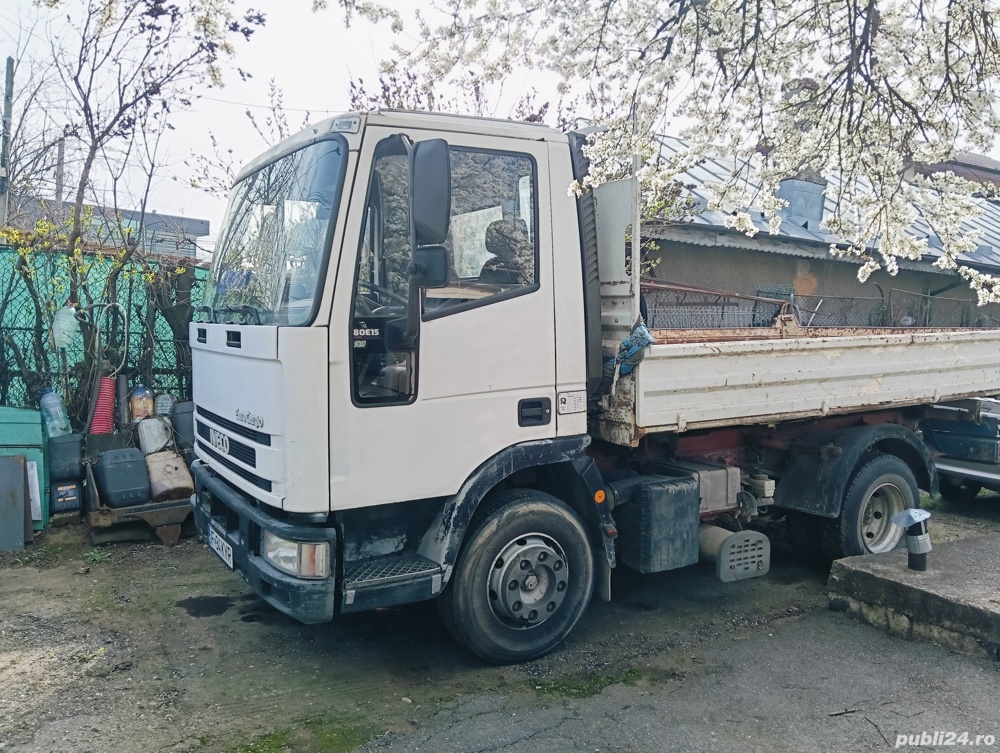 Autobasculantă de închiriat 