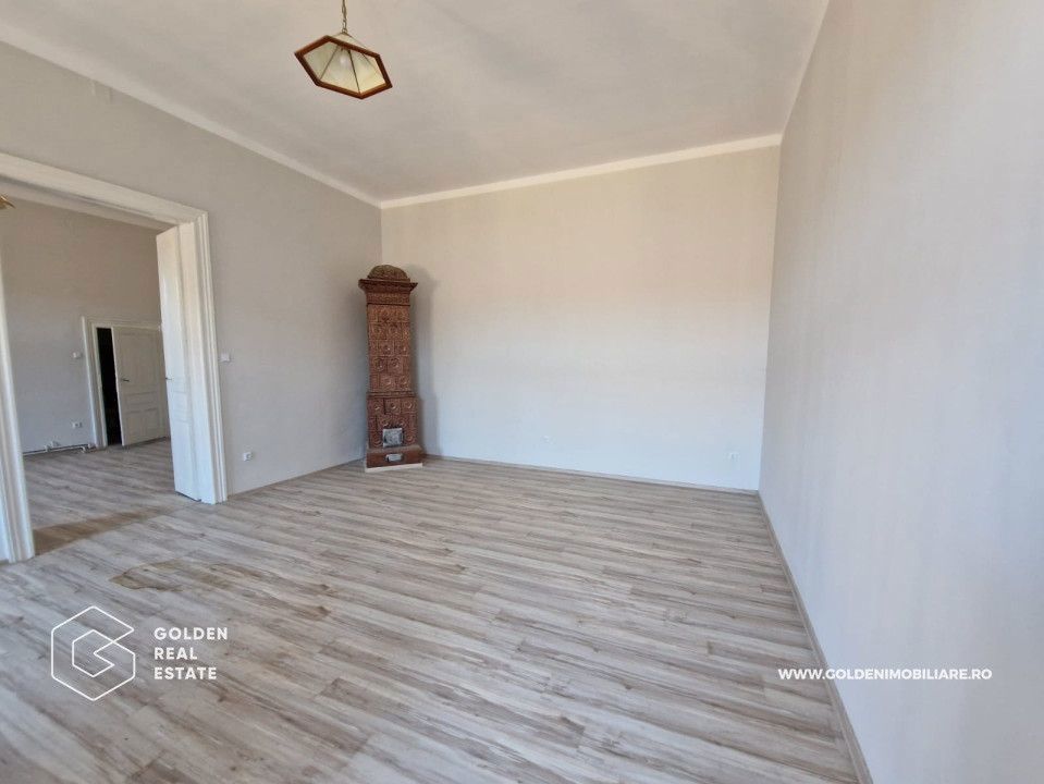 Apartament 3 camere renovat, ultracentral, etaj 3, cladirea Catedralei Catolice