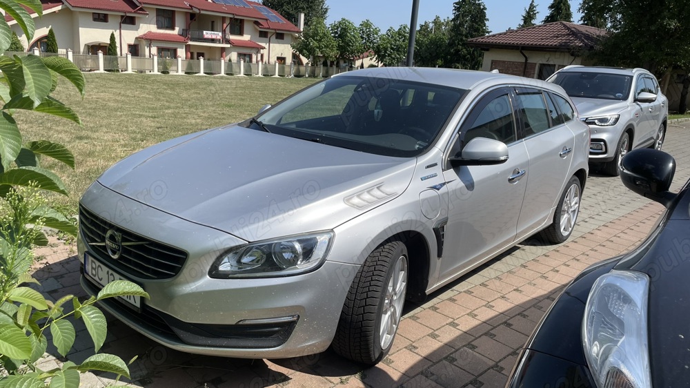 VOLVO V60 Plug in hybrid 4x4 an 2016 , 295 cai putere VOLVO V60 Plug in hybrid 4x4 an 2016 , 295 cai putere