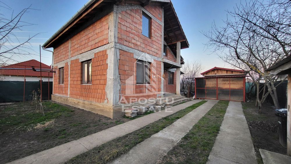 Casa individuala,190 mp utili,garaj si teren de 700 mp,Satchinez