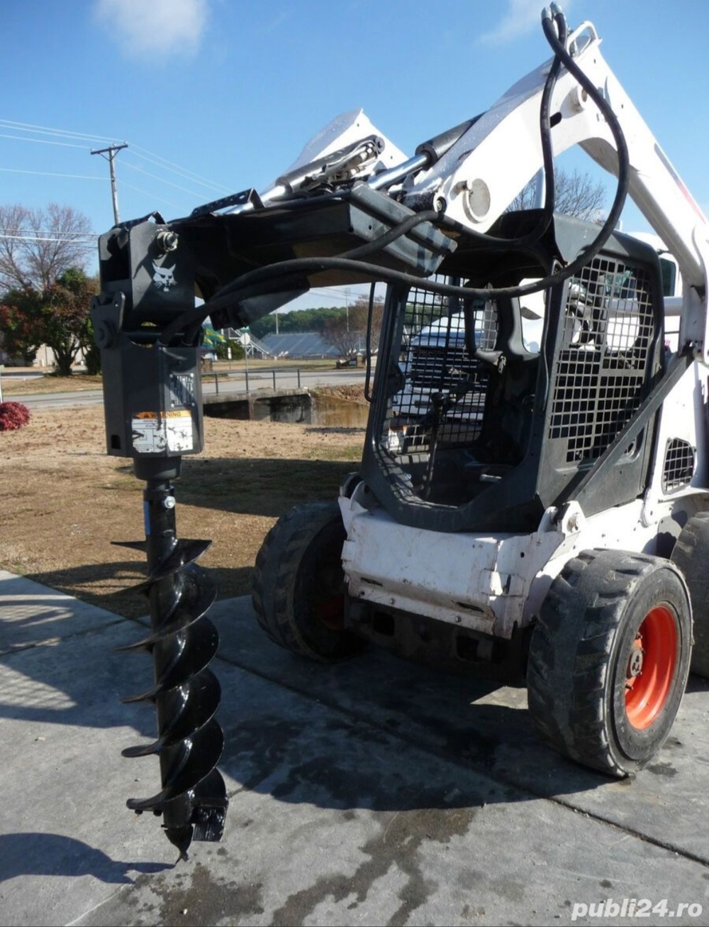 inchiriere BOBCAT S650 cu foreza burghiu