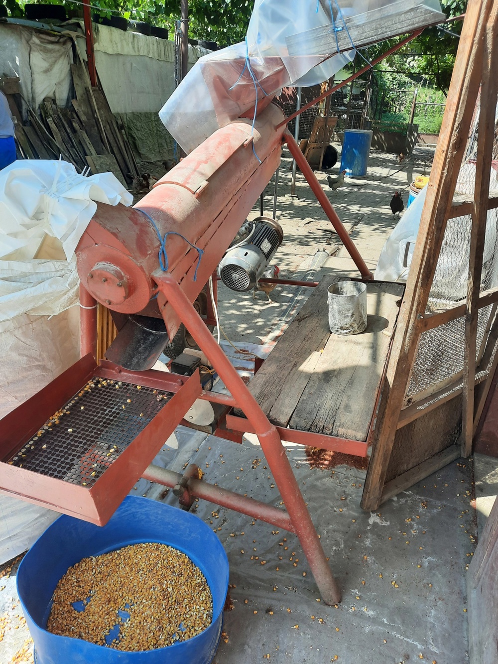 Vând mașină de  desfăcut porumb 