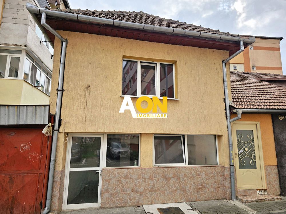 Casa de locuit si spatiu comercial, Cetate