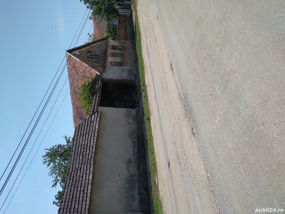 Vand casa nelocuibila la sosea