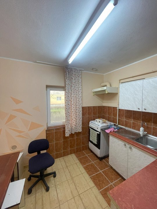 Apartament de 4 camere, 80 mp, parter, zona paltinisului