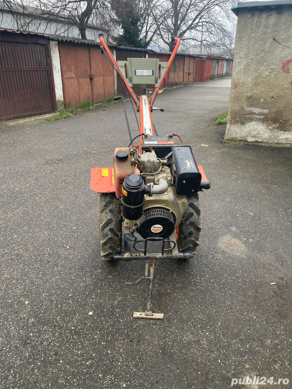 Execut lucrări motocultor 