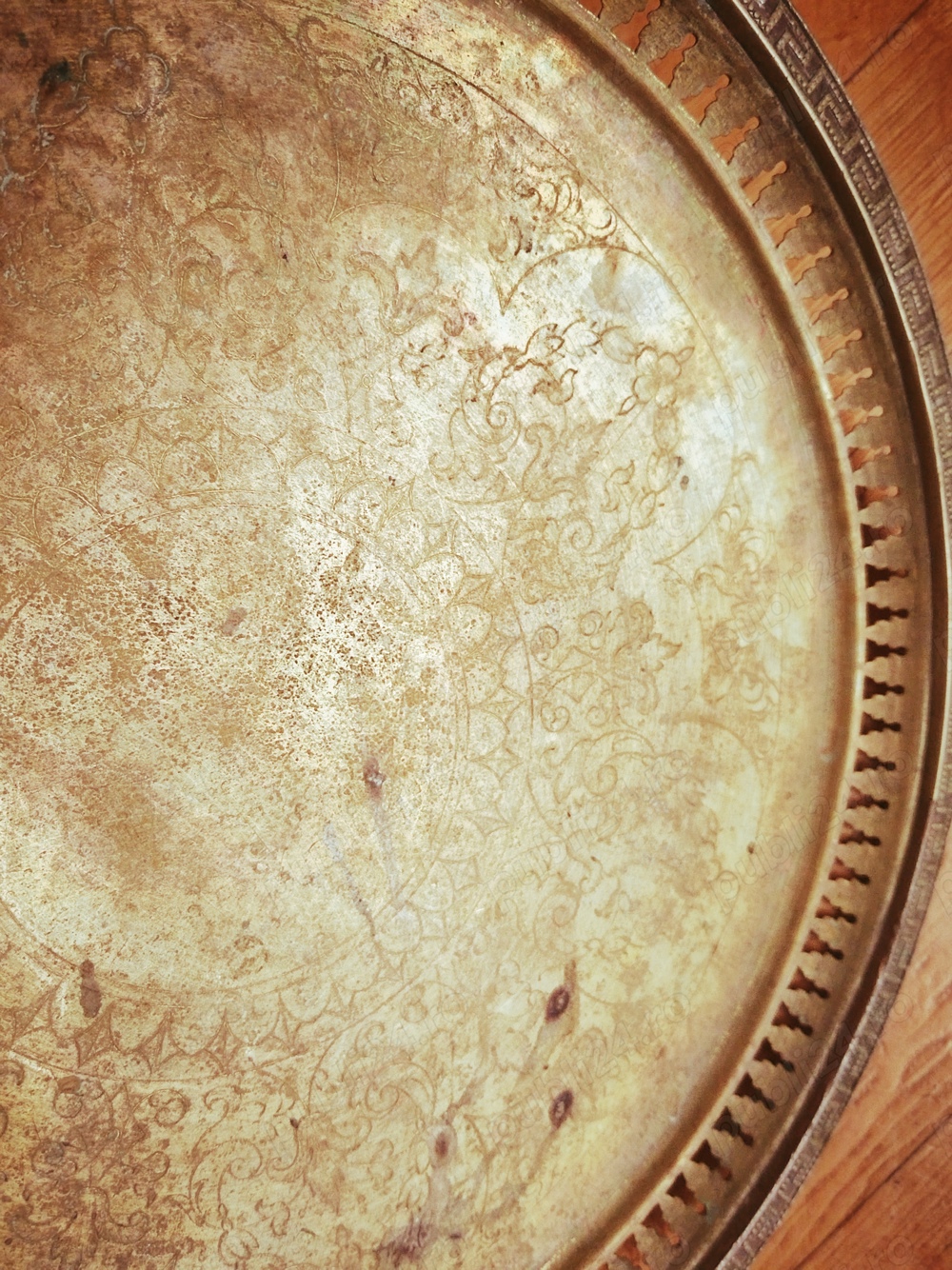 Tava deosebita,foarte veche,diametru 30 cm