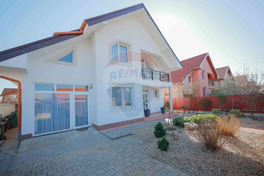 Casă cu 5 camere de vânzare în zona Episcopia Bihorului