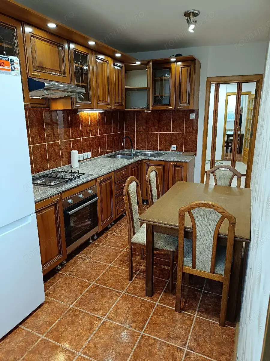 Apartament cu 3 camere de inchiriat Apartament cu 3 camere de inchiriat