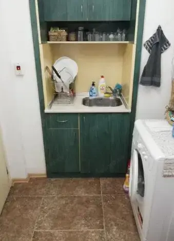 apartament o camera de vanzare zona Tractorul apartament o camera de vanzare zona Tractorul