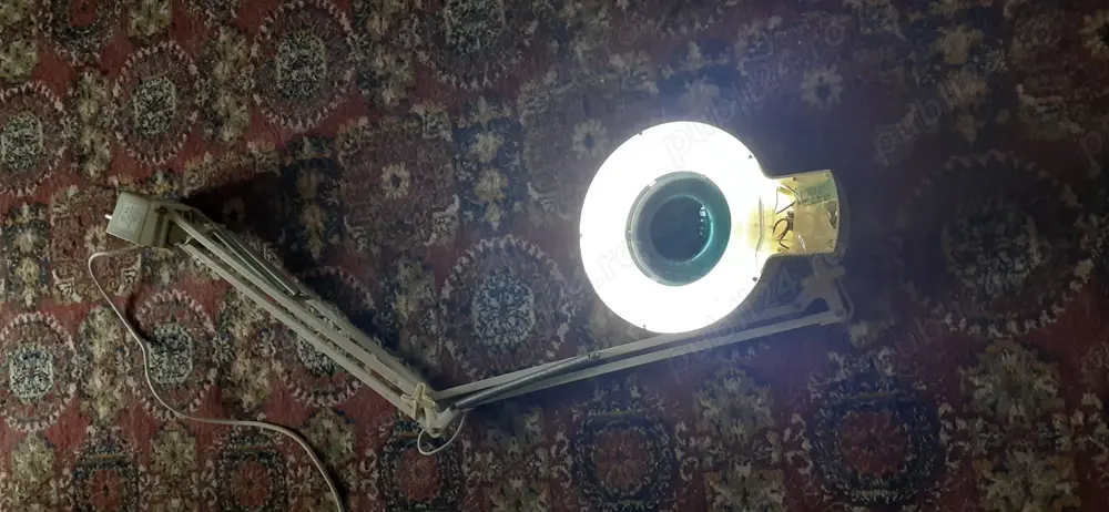Lampa de lucru cu lupa