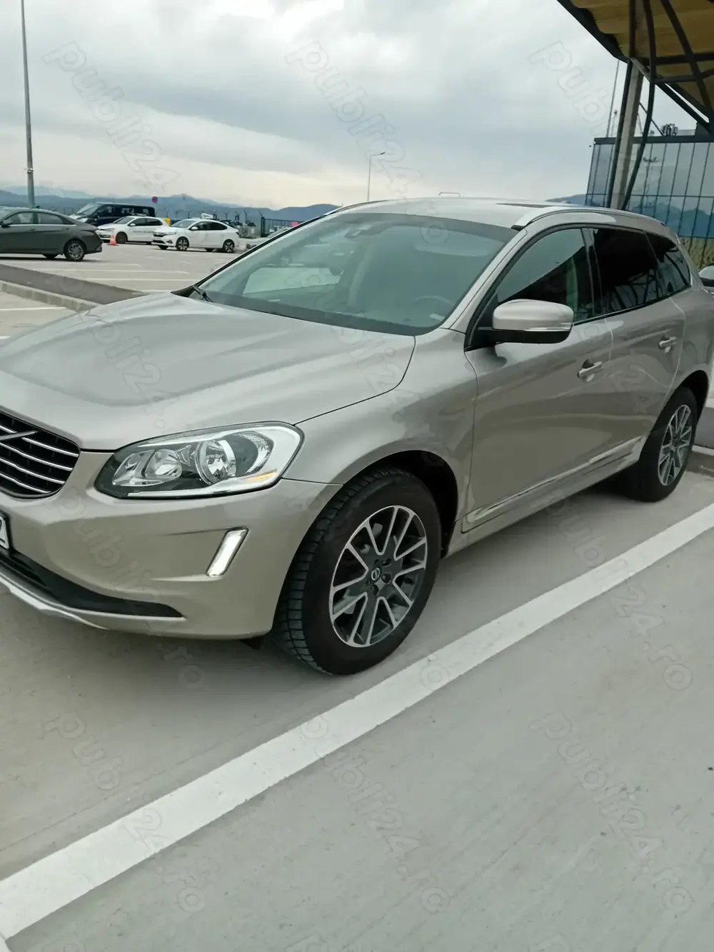 SUV Volvo xc60 Model 2015