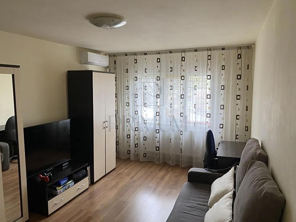 Lipovei- 2 camere, etaj 1, decomandat, zona buna