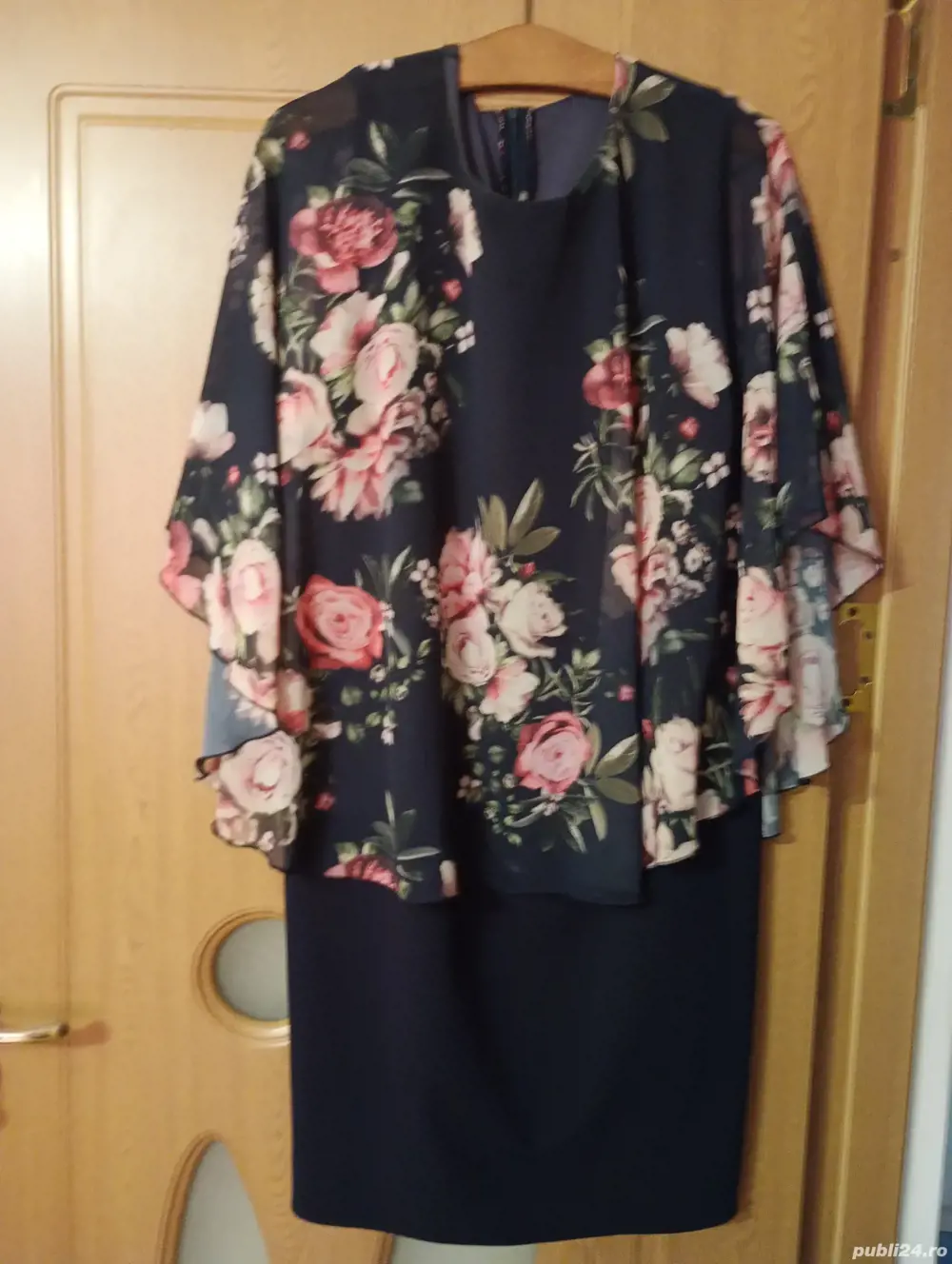 Vand rochie eleganta,culoare frumoasa,de buna calitate!