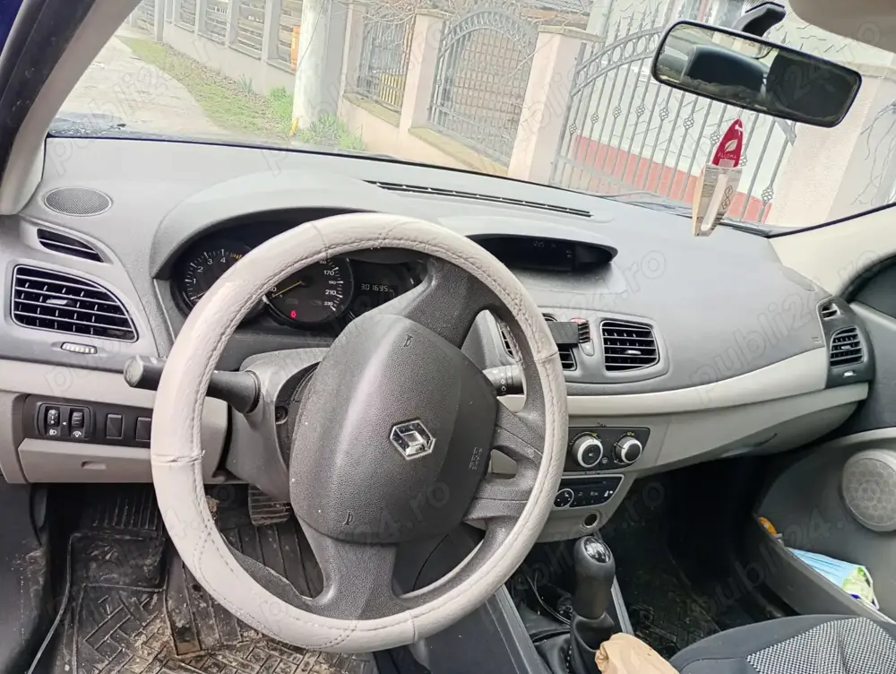 Vand masina Renault Fluence an 2010