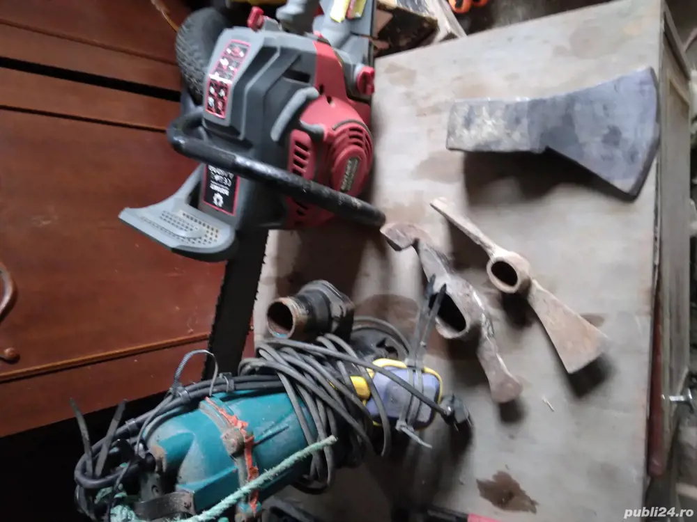 vând topor 2,5 kg la 150 de lei bucata 