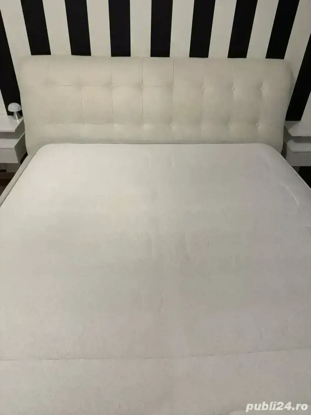 Vand pat tapitat lemn masiv 160x200